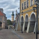 kamienice i zabudowania oraz rynek w Jarosławiu