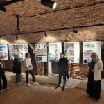 wnętrze Bramy Krakowskiej w Jarosławiu - galeria z pracami