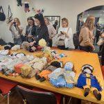 Jarosławski Ośrodek Kultury i Sztuki - pracownia teatralna, stół z kukiełkami